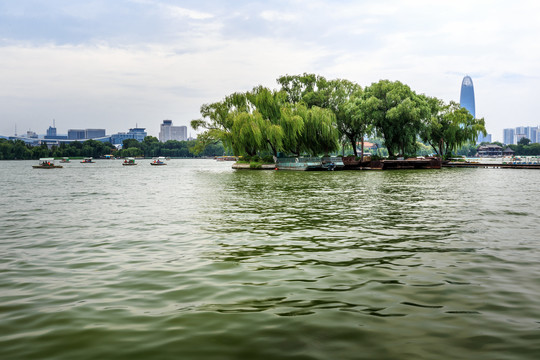 大明湖湖景