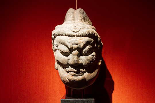 上海博物馆唐代天王石雕头像