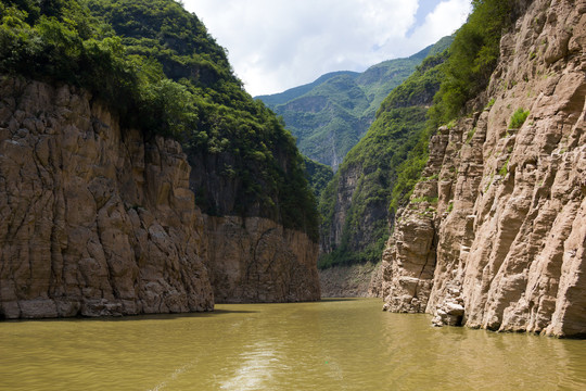 巫山神女溪原始峡谷风光