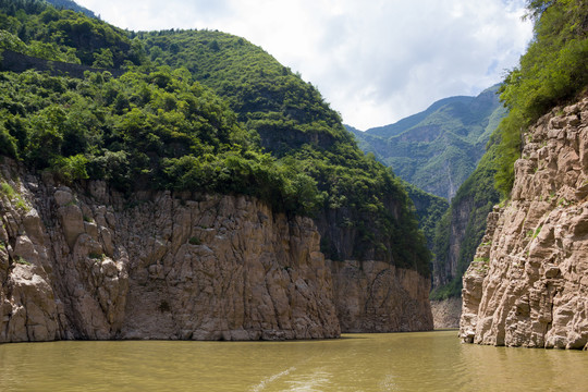 巫山神女溪原始峡谷风光