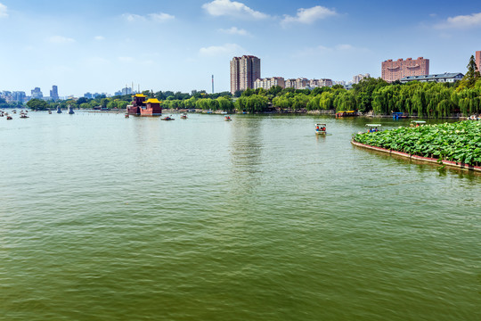 济南大明湖湖景