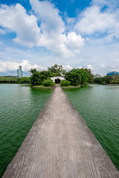 广州麓湖公园丘浮