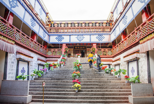 西藏寺庙建筑外观