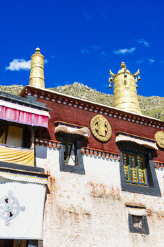 西藏拉萨大昭寺屋顶建筑