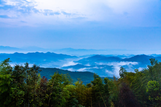 层峦叠嶂