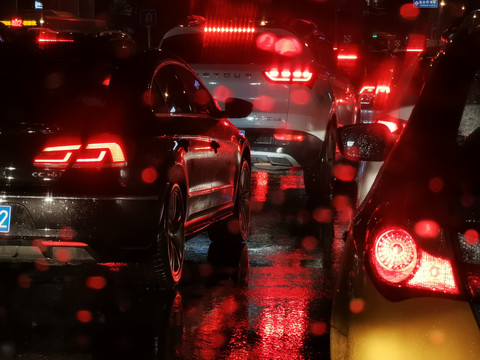 雨夜交通拥堵