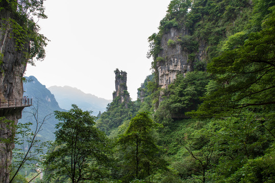 悬崖峭壁