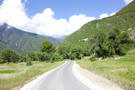 高原旅游公路