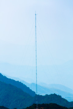 山顶上的信号塔