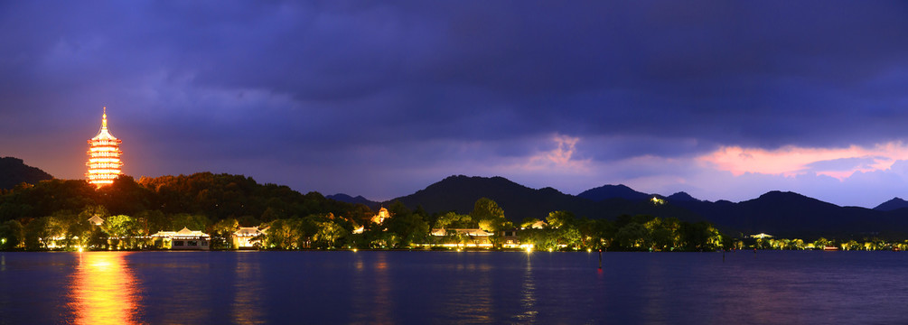 雷峰塔夜景