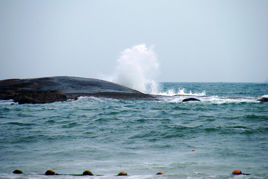 礁石浪花