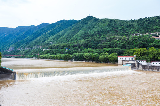 河流堤坝