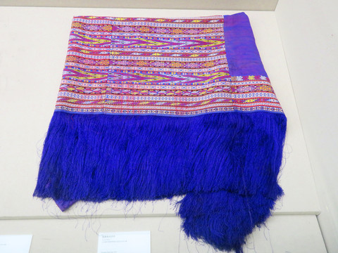 土库曼斯坦蓝紫色大方巾