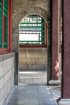 古建回廊拱门
