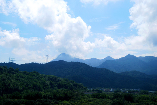 山峦村庄