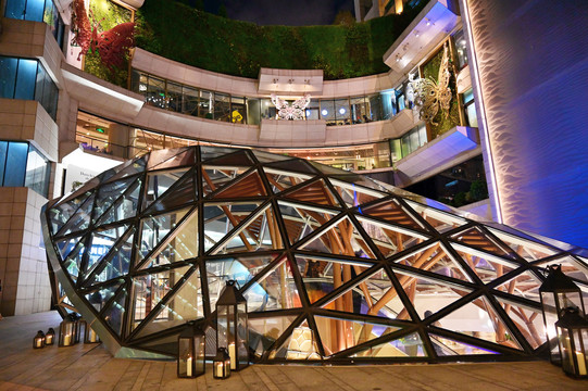 上海K11购物中心的玻璃建筑