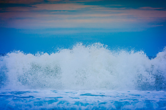 亚龙湾海浪