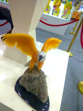 鸟类彩色雕塑