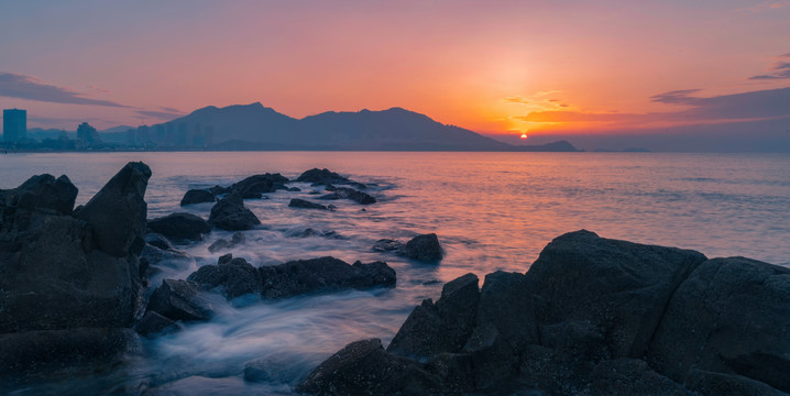 海上日出