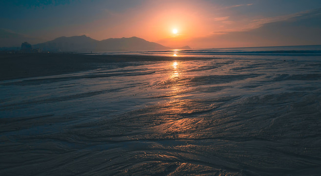 海上日出