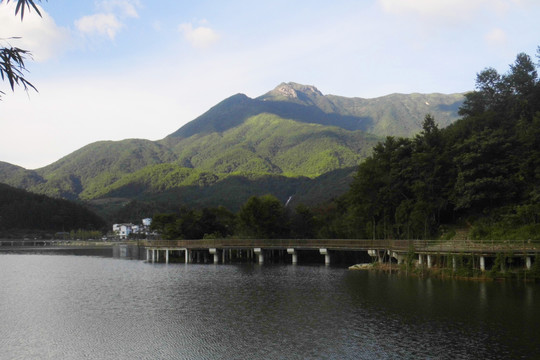 梁野山仙女湖景区