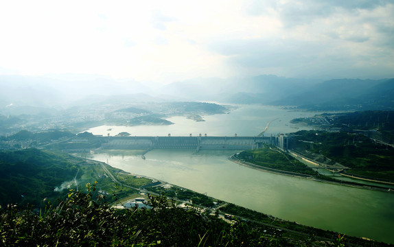 三峡大坝坝区的黄昏