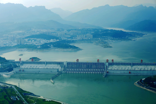 三峡大坝坝区的黄昏