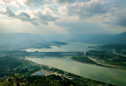 三峡大坝坝区的黄昏