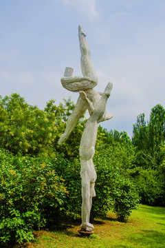 体操运动员铁网镂空造型雕像