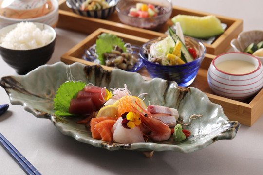 生魚片套餐