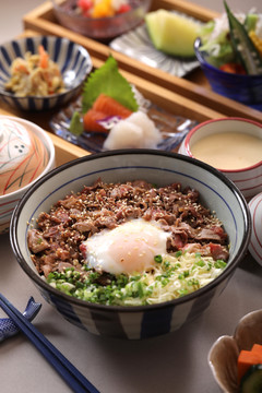 日料牛肉定食