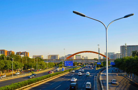 北京西四环路街景