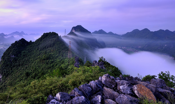 群峰晨雾