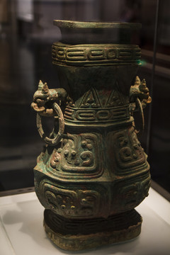 洛阳博物馆龙纹铜方壶