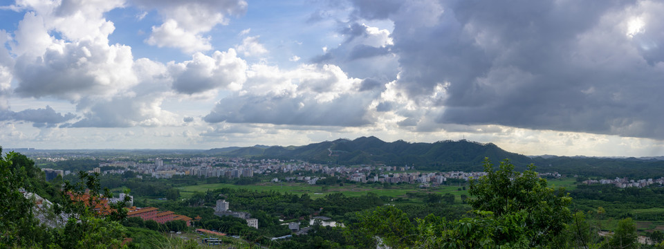 小山村全景