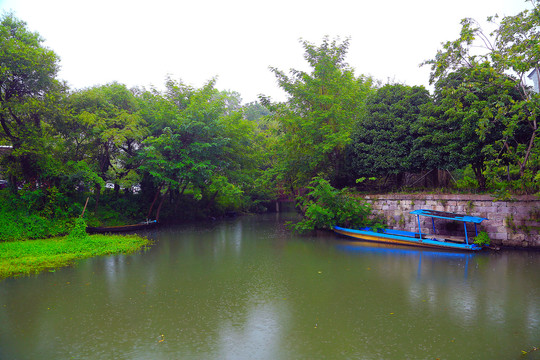 雨中小船