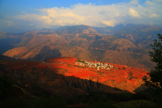 东川红土地夕照