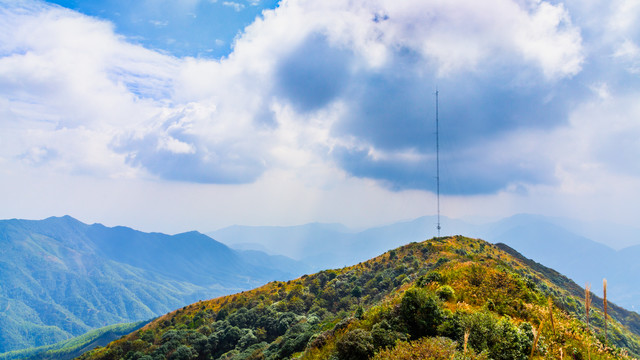 高山上的信号塔