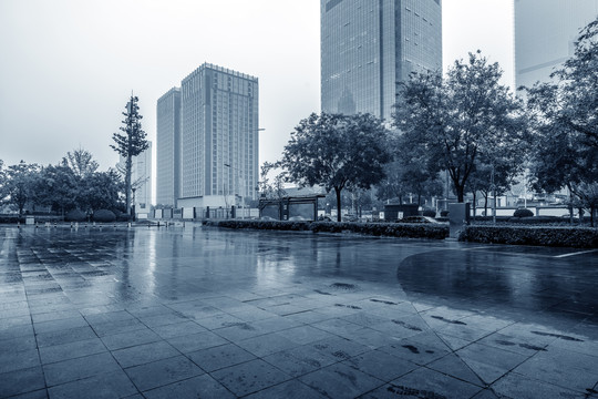 雨中的西安街景