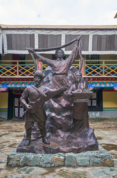西藏农奴翻身解放雕塑