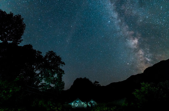 漫云村夜景