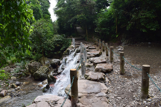 河边溪边石板路