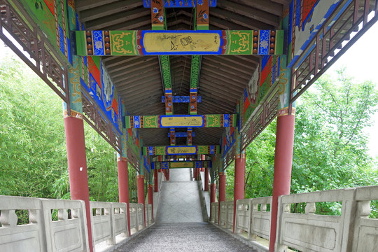 阶梯式廊桥