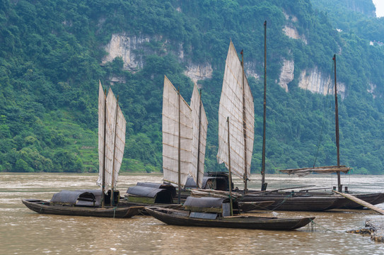 湖北宜昌三峡人家风景区夏日迷人