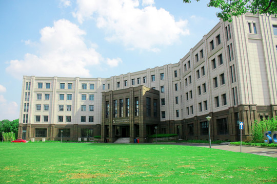 民牌大学建筑