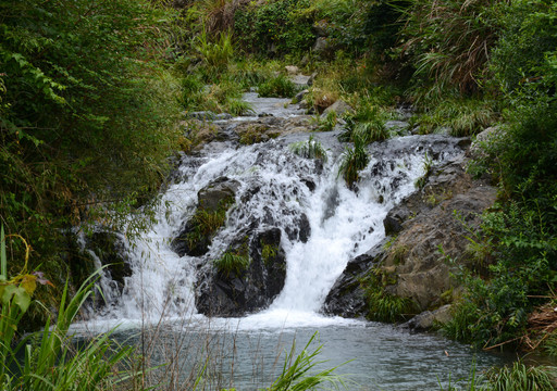 山间溪流