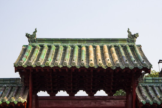 中式琉璃瓦门楼