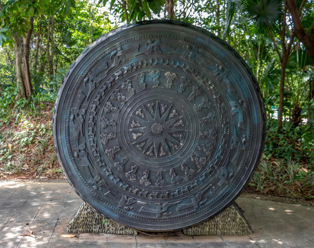 銅鼓雕塑