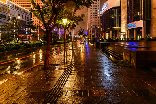 吉林长春雨中夜景