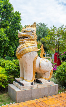 缅甸金狮雕塑